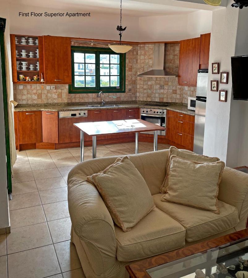 Ocean Village Apartments Agia Pelagia  Bagian luar foto